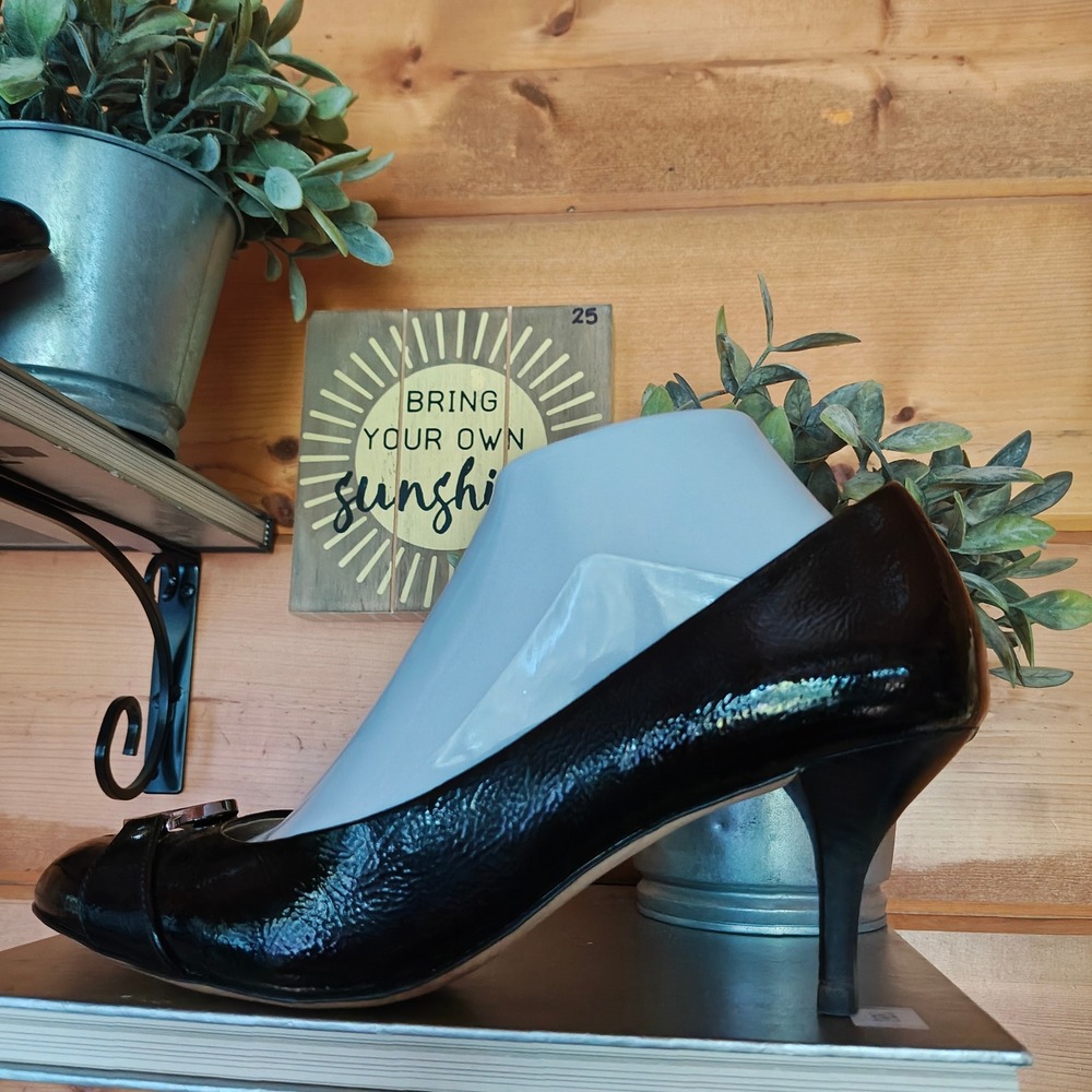 Michael Kors Black Crinkle Patent Leather Mid Classic Pumps Gold Logo Heels 6.5M - Picture 3 of 11
